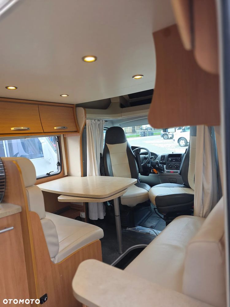 Chausson Flash 28 Polintegra opuszczane lóżko 6.99m - 5
