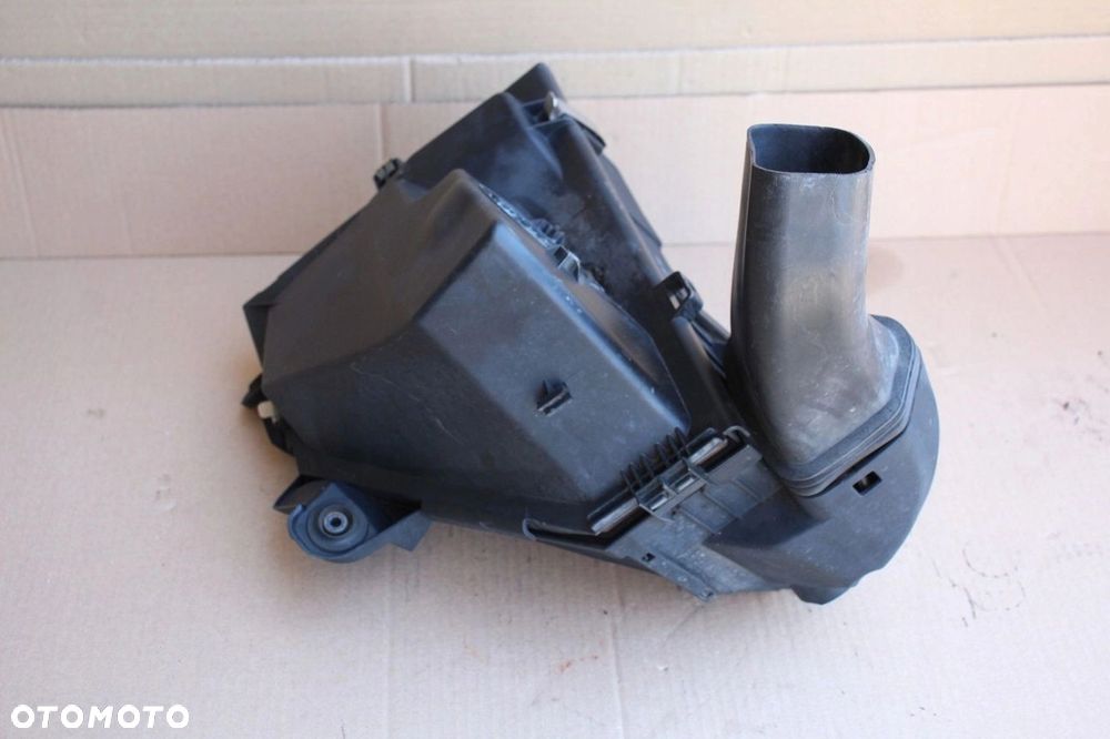 Obudowa filtra powietrza BMW e87 e82 e88 e90e 91 e92 e93 n47 2.0d 7797460 - 4