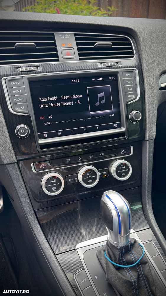Volkswagen Golf - 11