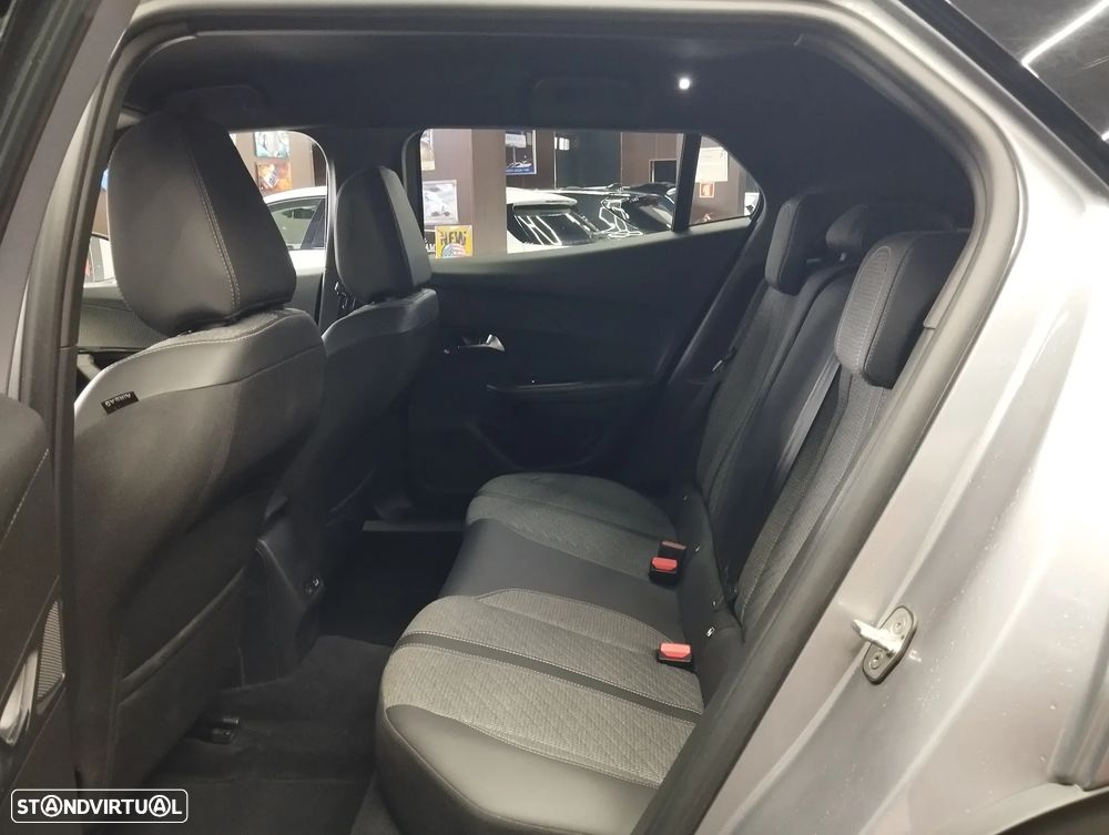 Peugeot 2008 1.2 PureTech Allure EAT8 - 12