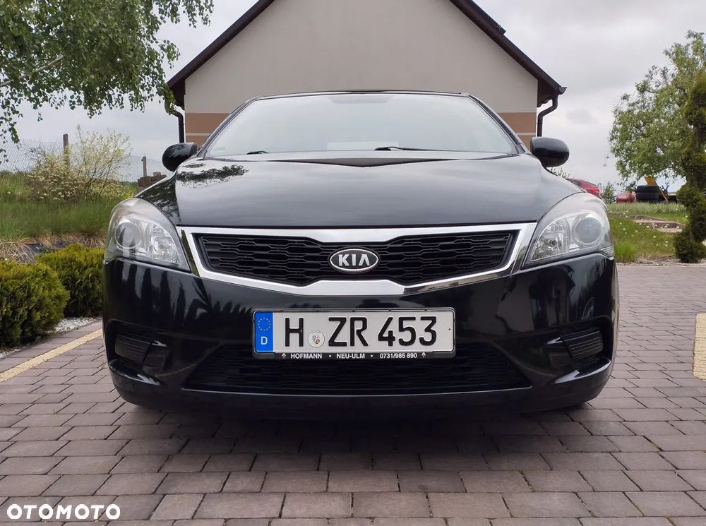 Kia Ceed 1.4 CVVT Dream-Team Edition - 2