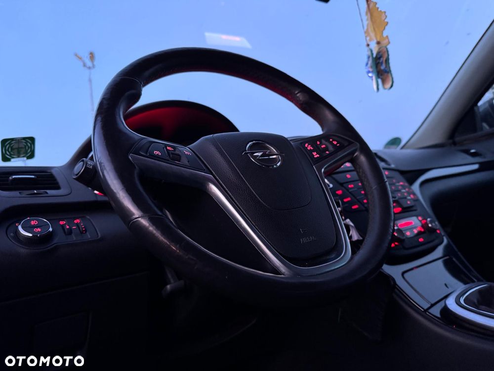 Opel Insignia - 12