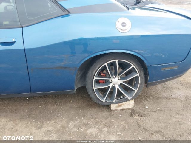 Dodge Challenger - 11