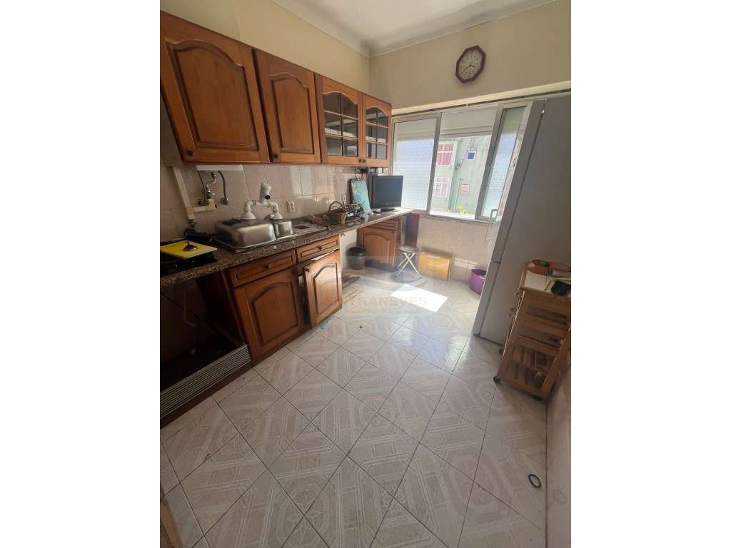 Excelente Apto T3 Totalmente Remodelado, com 2 Casas de Banho e Gar... - Grande imagem: 2/10