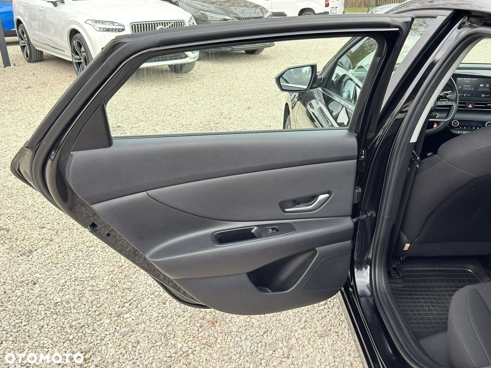 Hyundai Elantra - 17