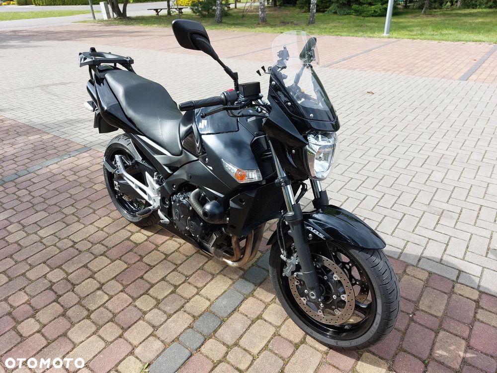 Suzuki GSR - 26