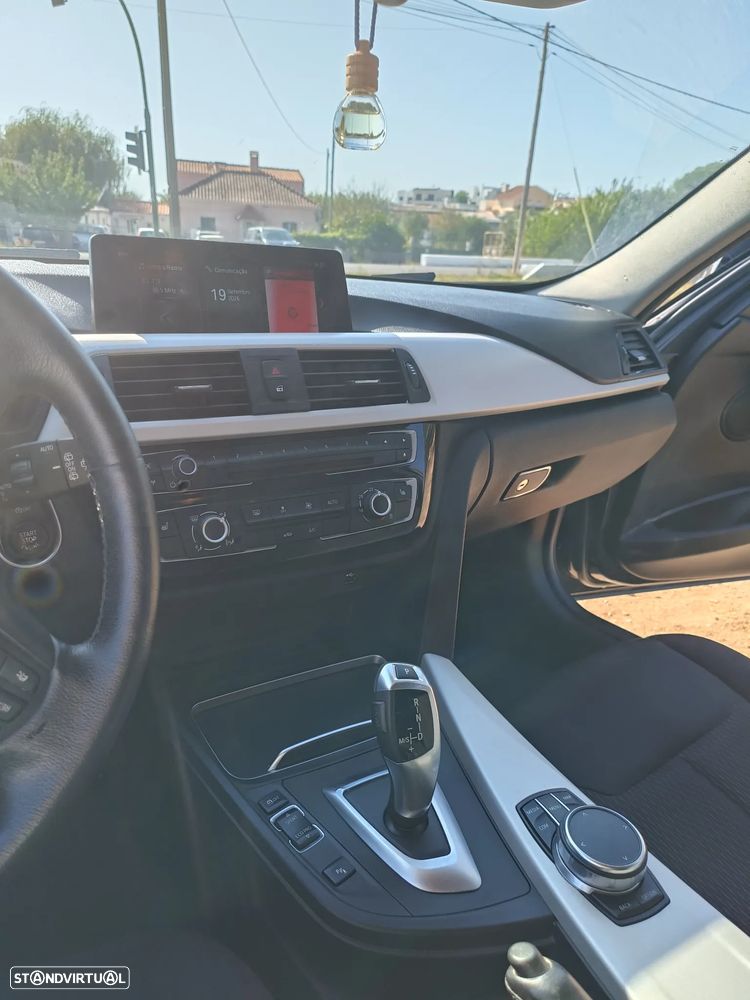 BMW 320 d xDrive Advantage Auto - 8