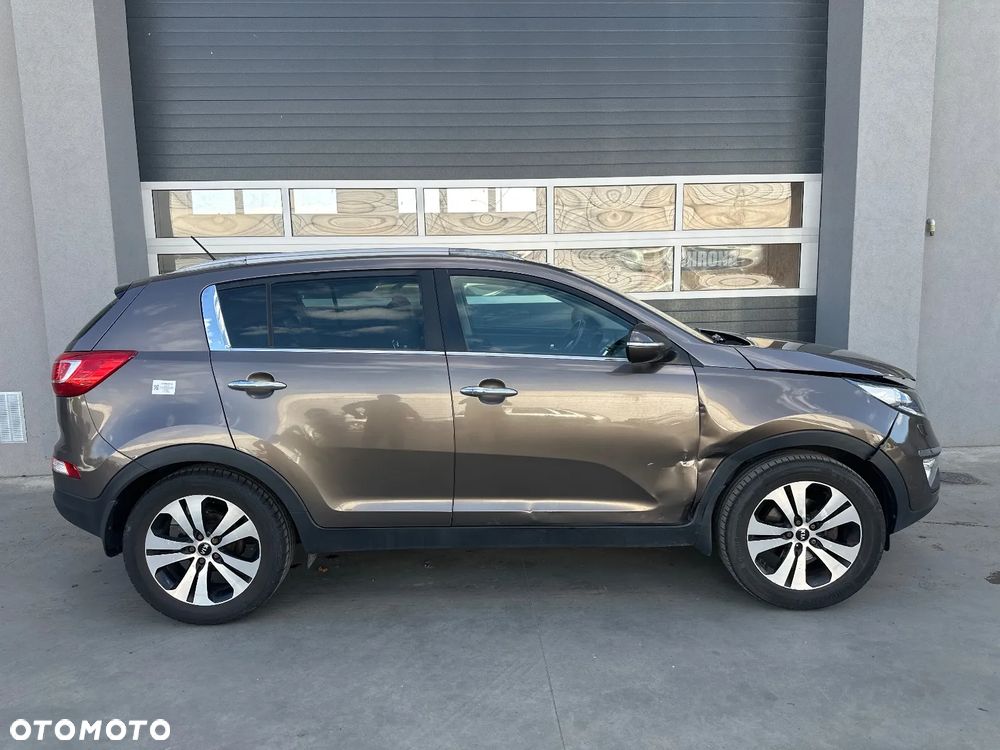 Kia Sportage 2.0 L - 8
