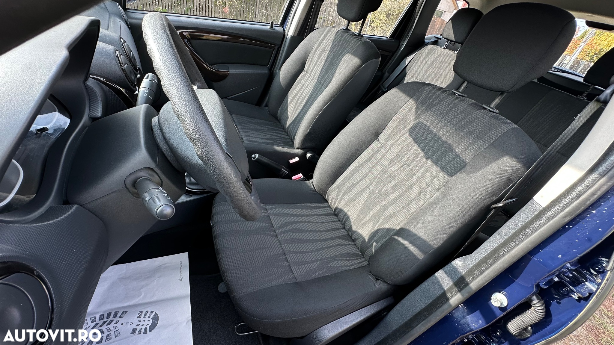 Dacia Duster 1.6 4x4 Laureate - 11