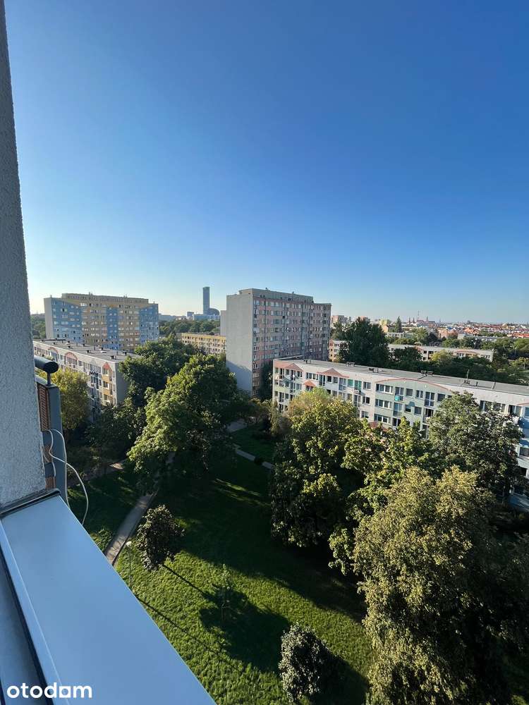 KRZYKI, ŚLICZNA kawalerka z pięknym widokiem na miasto