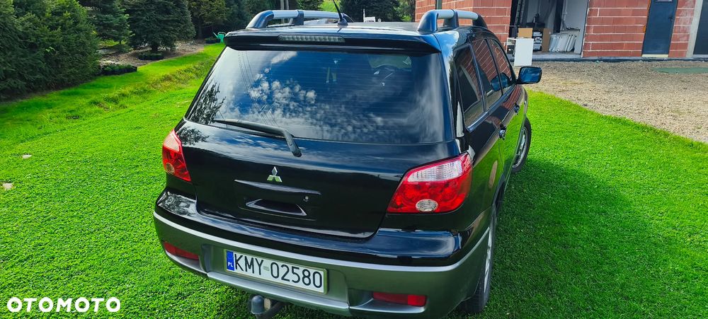 Mitsubishi Outlander 2005 photo 2