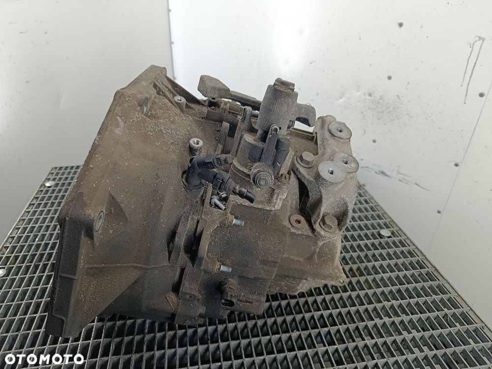 SKRZYNIA BIEGÓW MANUALNA 6 OPEL INSIGNIA A F40 2.0 CDTI - 6