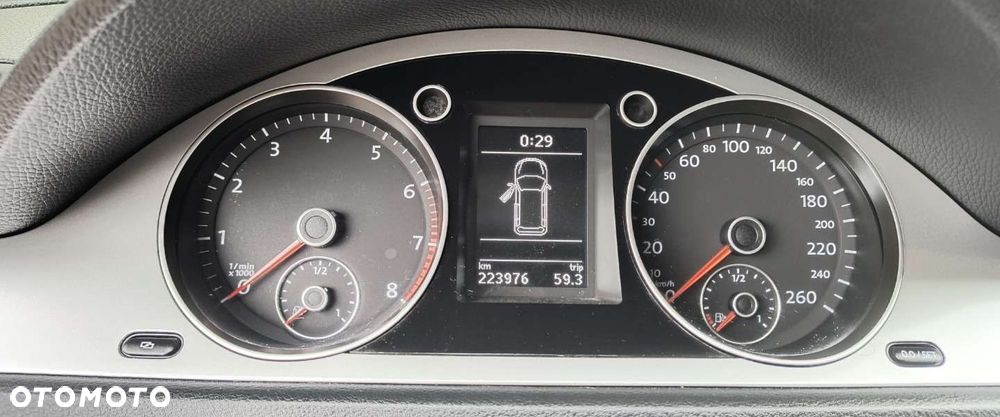 Volkswagen Passat - 11