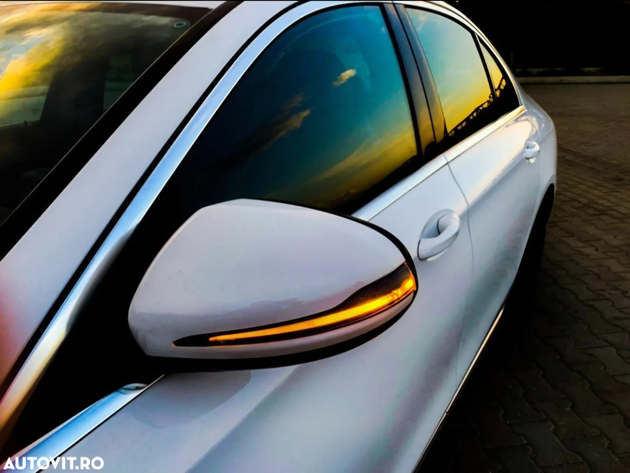 Mercedes-Benz E 200 4Matic 9G-TRONIC - 11