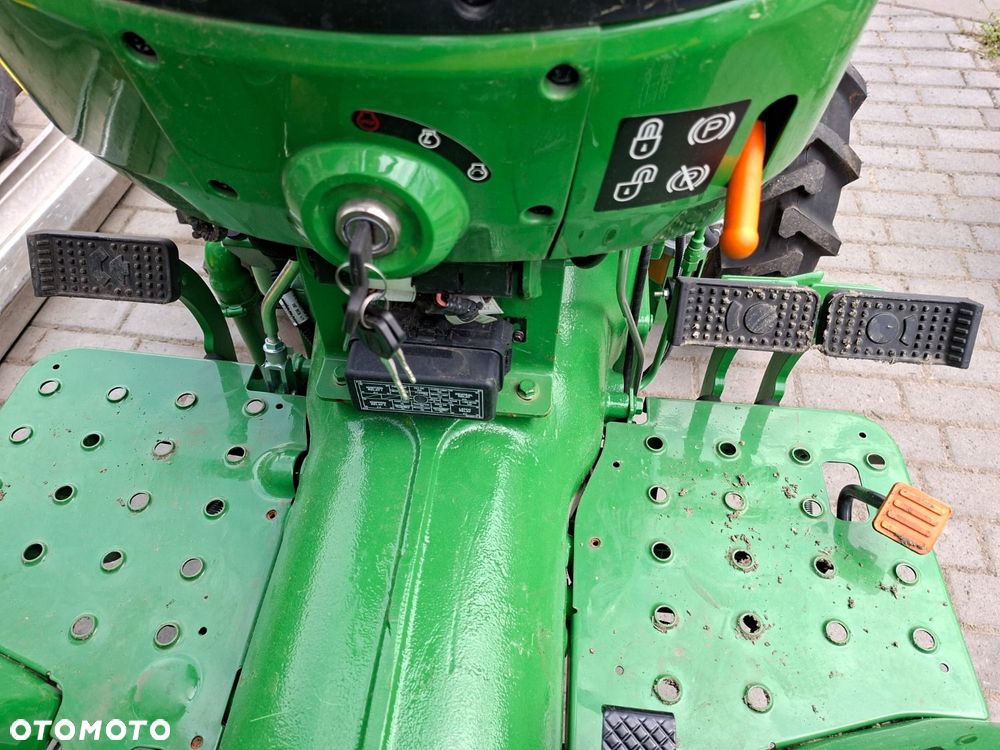 John Deere 3028 En 4X4 - 18