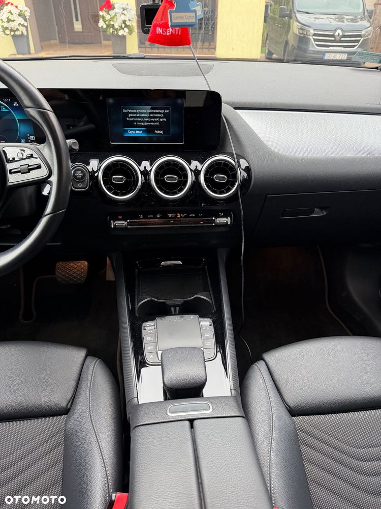Mercedes-Benz GLA - 13