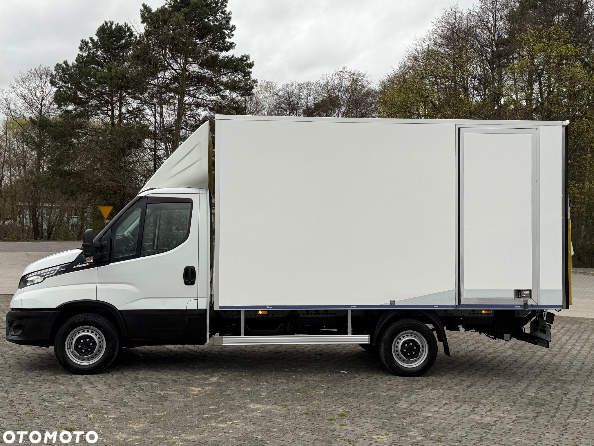 Iveco DAILY 35-160 160KM Hi Matic *Resor+Poduszka* Full LED Kontener * Izoterma +Winda 750KG SUPER STAN!!! - 2