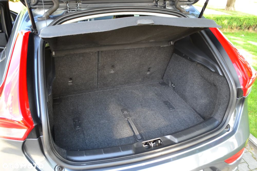Volvo V40 - 18