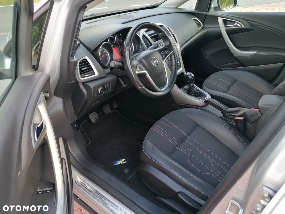 Opel Astra 1.4 Turbo 150 Jahre - 13