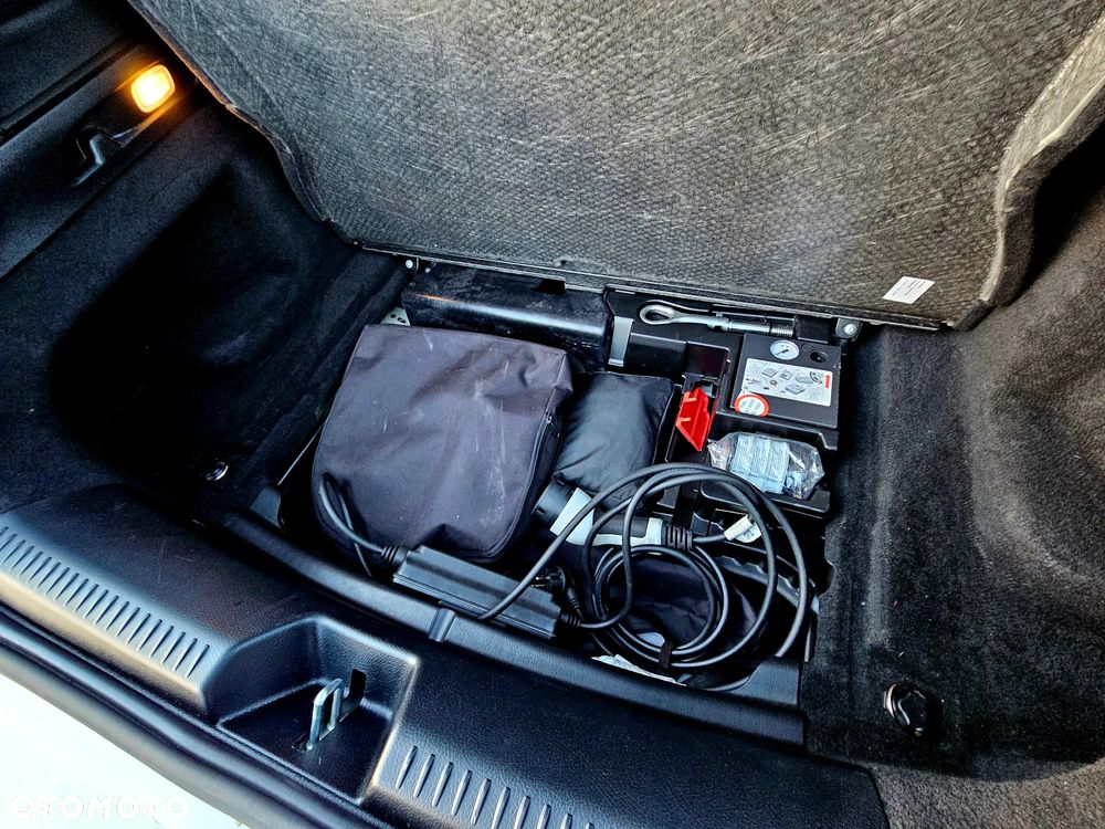 Mercedes-Benz CLA 250 e 8G-DCT AMG Line - 29