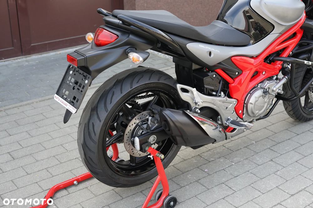 Suzuki Gladius - 7