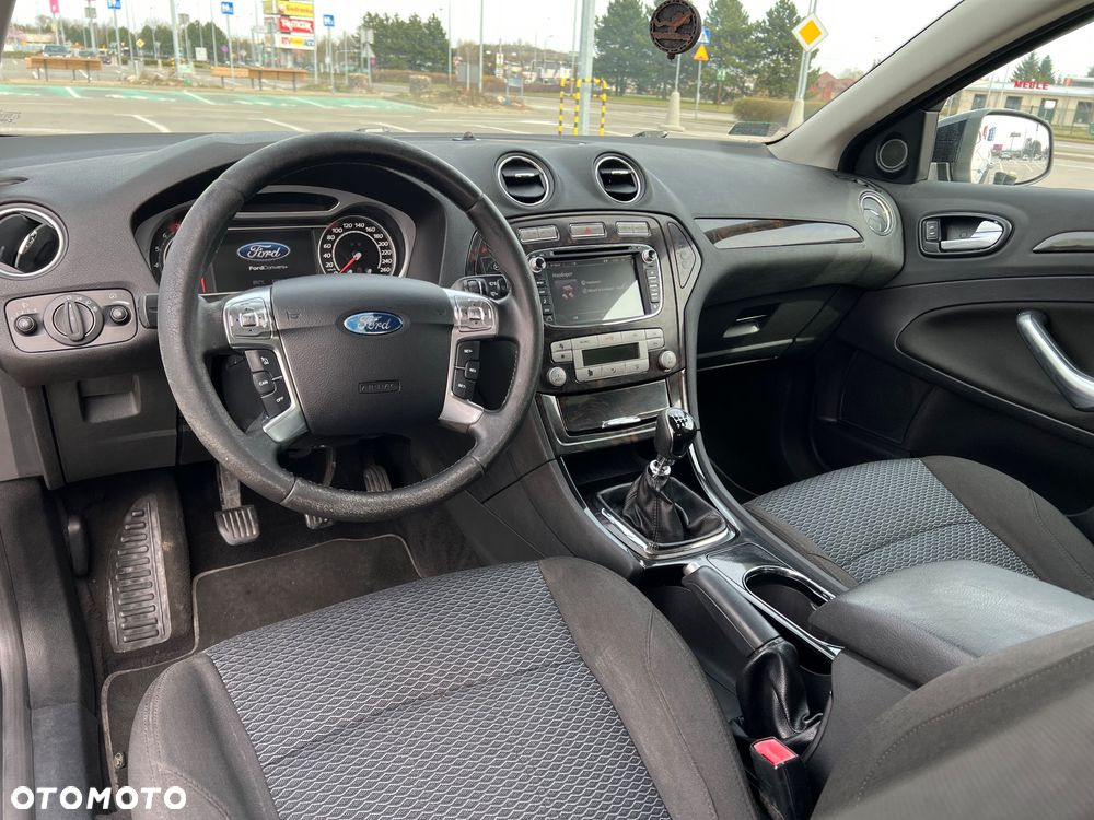 Ford Mondeo 2.5 Ghia - 13