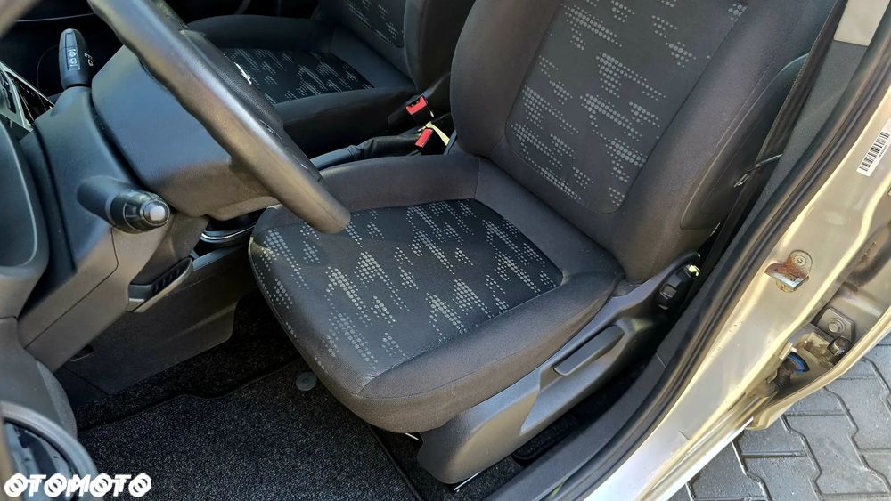 Opel Corsa 1.4 16V Innovation - 16