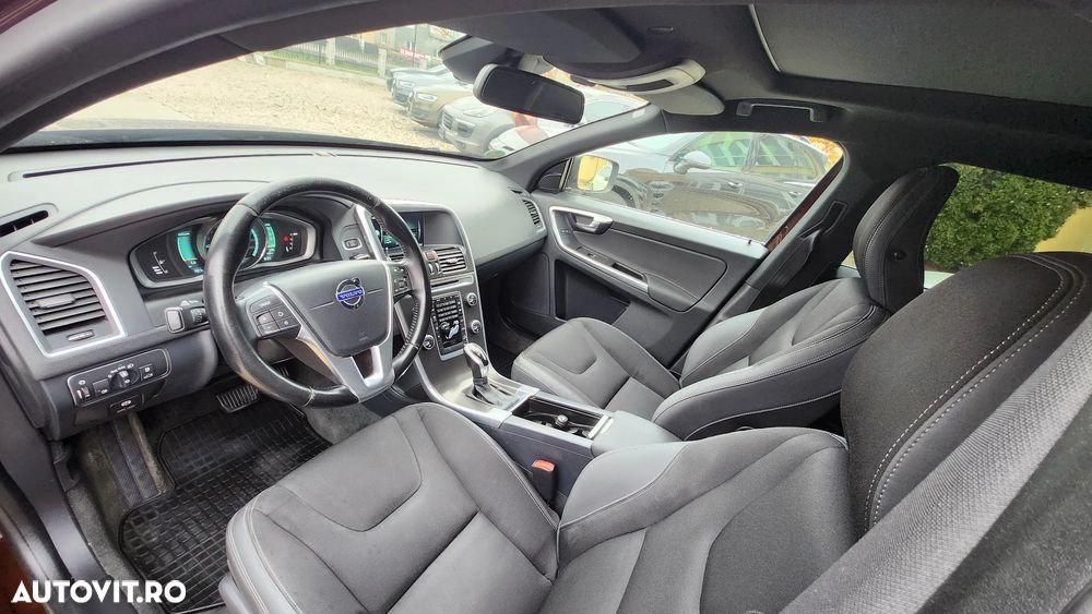 Volvo XC 60 D5 AWD Geartronic Momentum - 12
