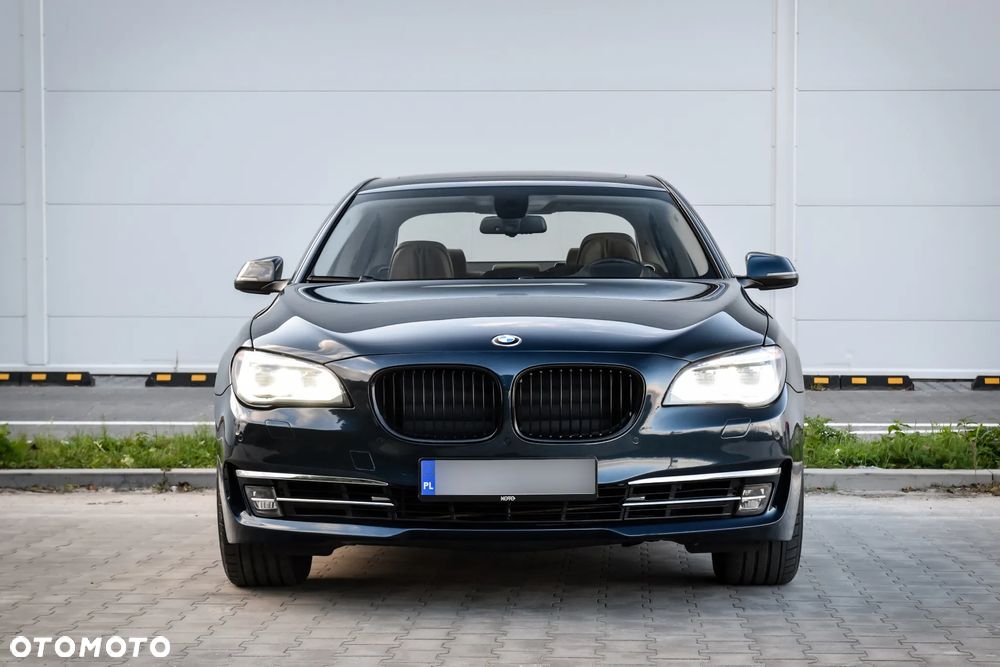 BMW Seria 7 740i L - 19