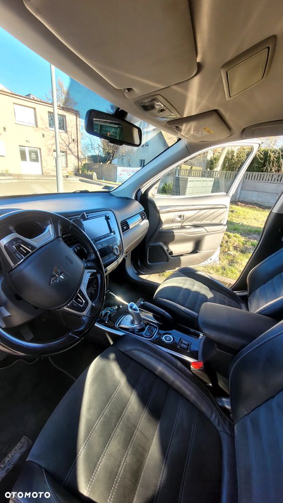 Mitsubishi Outlander - 11