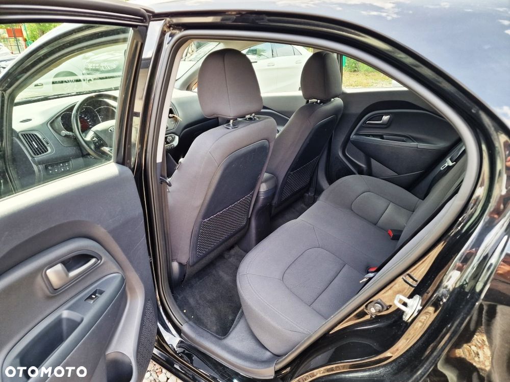 Kia Rio - 8