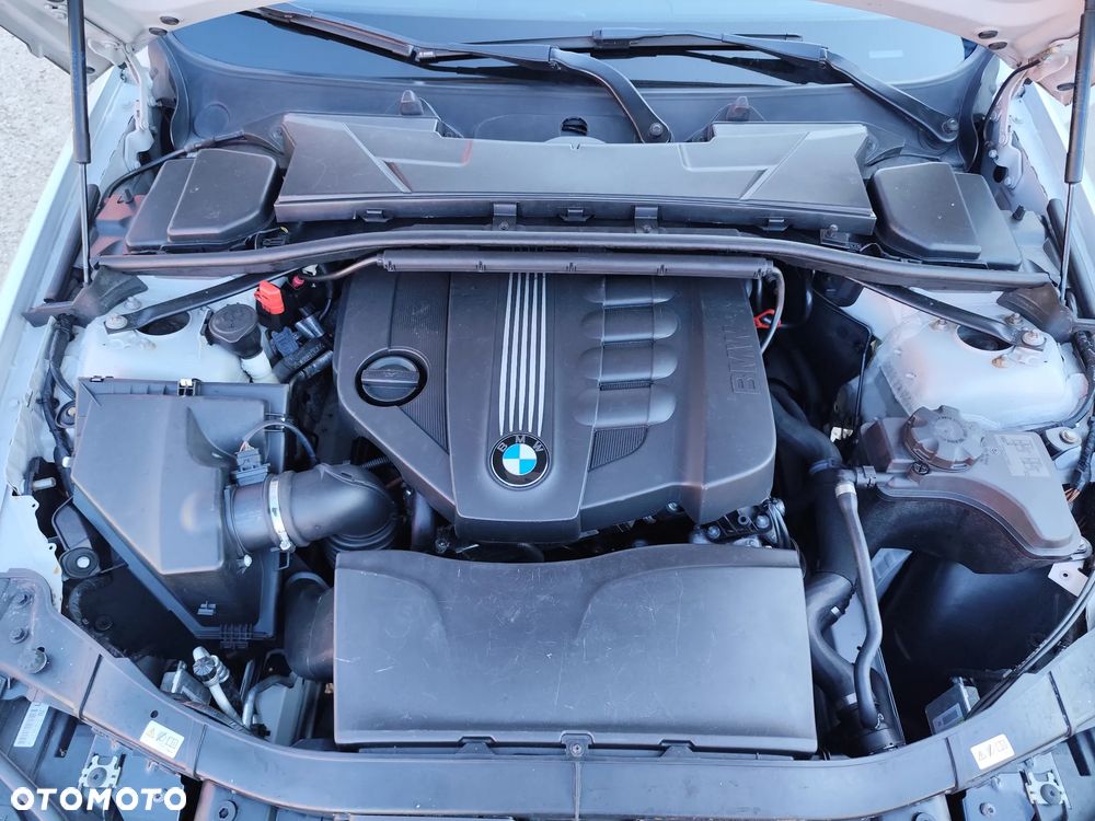 BMW Seria 3 318d DPF Edition Sport - 28