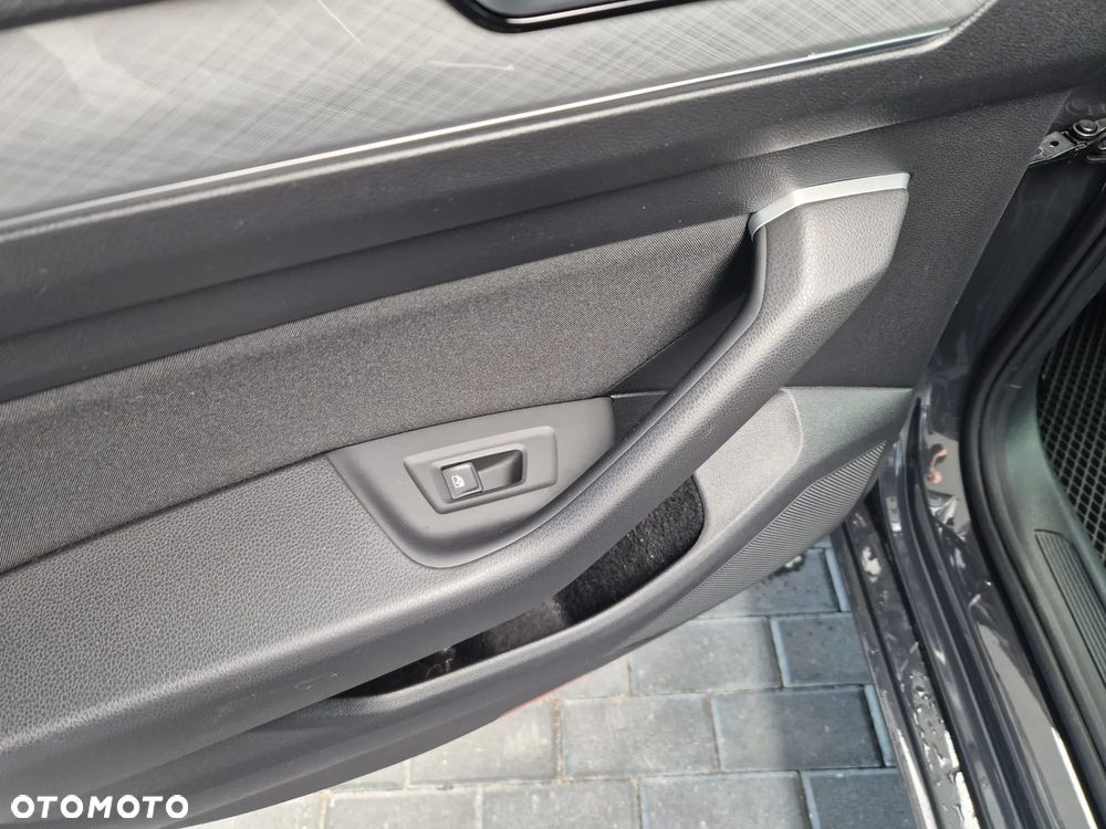 Volkswagen Passat 2.0 TDI SCR DSG Business - 19