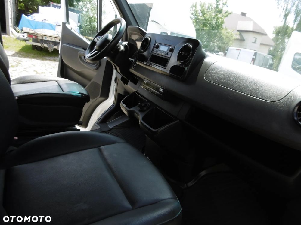 Mercedes-Benz Sprinter - 9