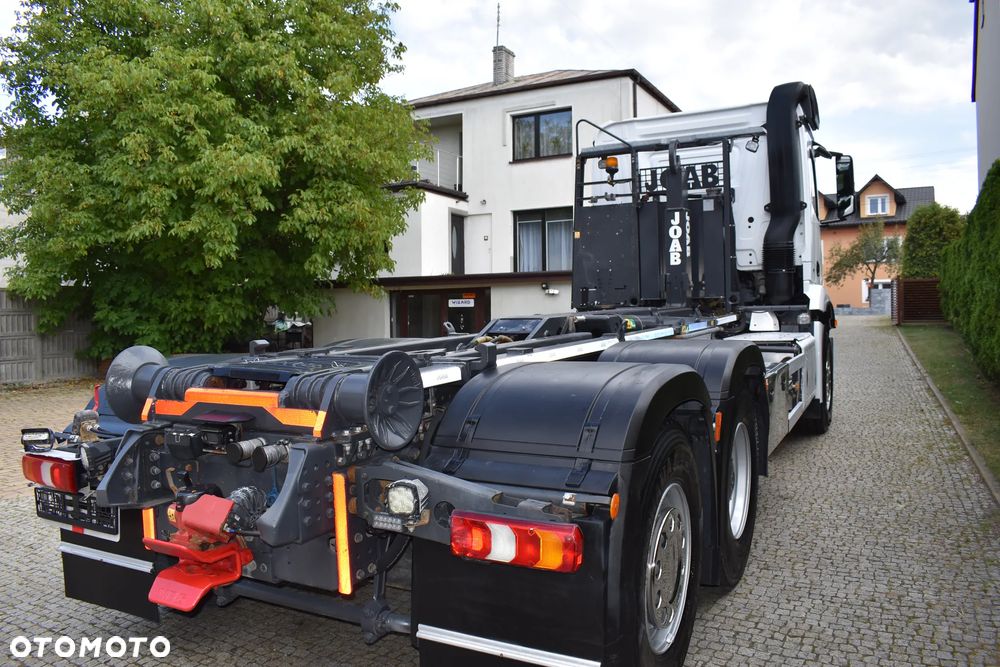 Mercedes-Benz arocs - 8
