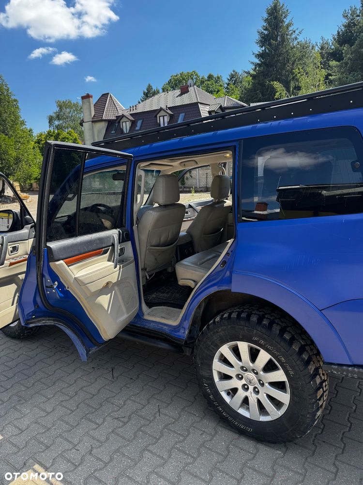 Mitsubishi Pajero - 18