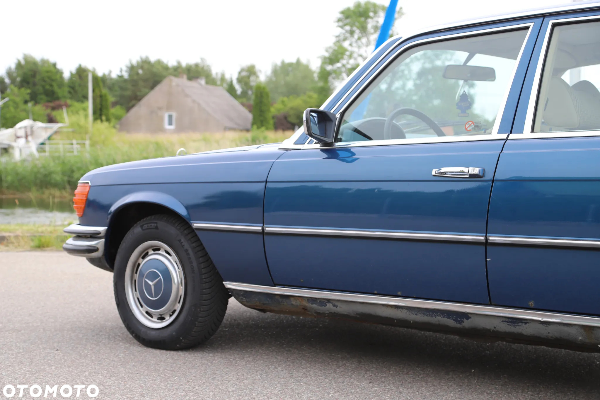 Mercedes-Benz 280 - 12