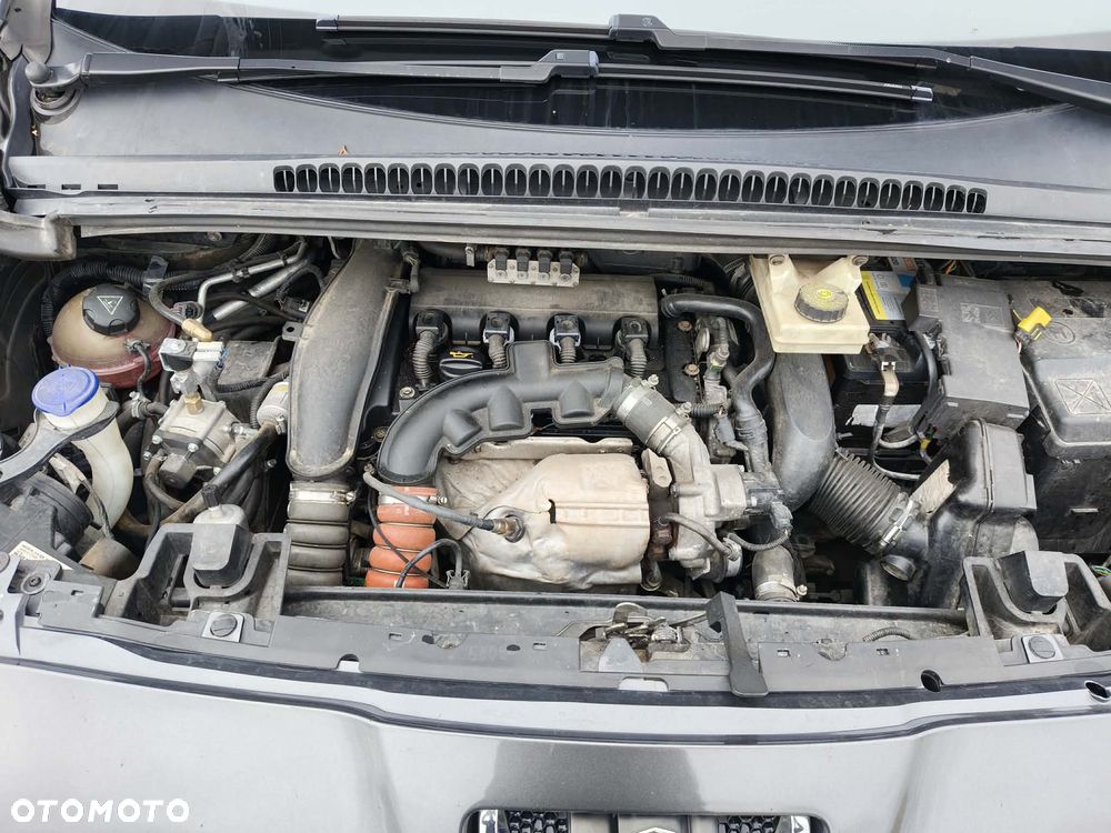 Peugeot 5008 155 THP Family - 11