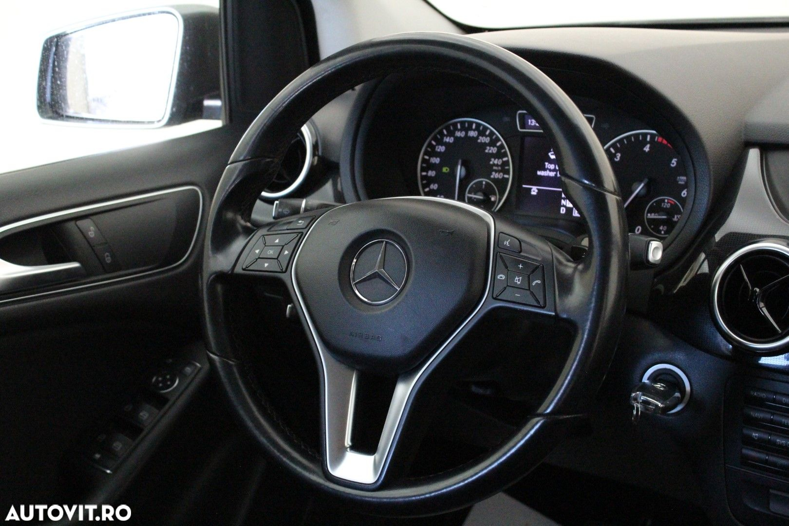 Mercedes-Benz B - 16