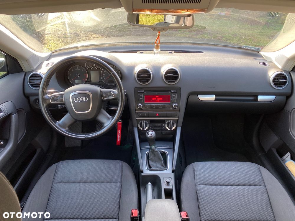 Audi A3 Sportback 1.6 TDI DPF Attraction - 4