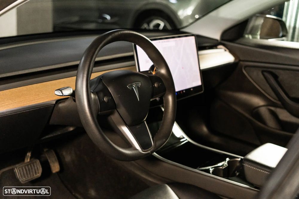 Tesla Model 3 - 16