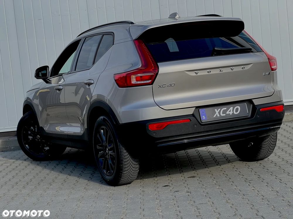 Volvo XC 40 B4 AWD Plus Dark - 9