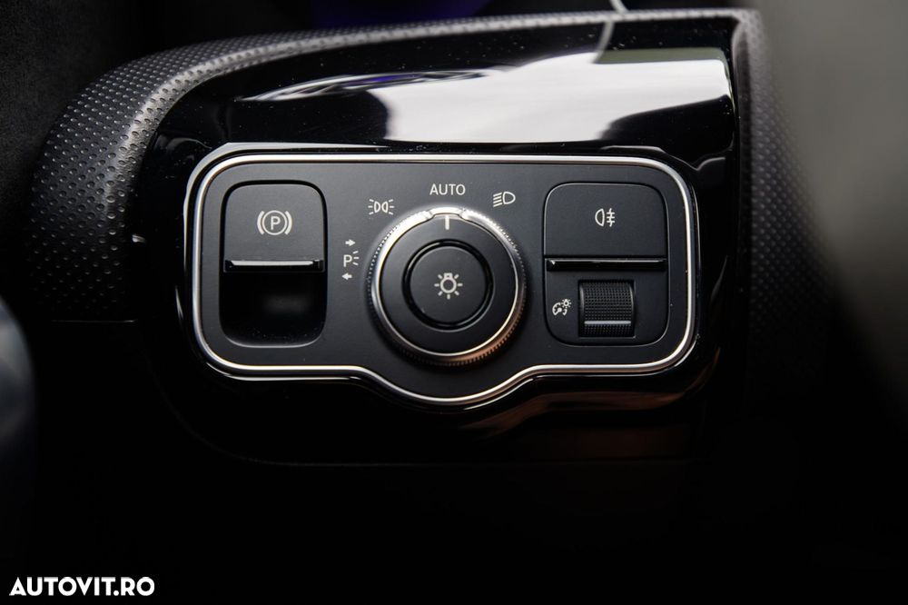 Mercedes-Benz CLA 35 AMG 4MATIC AMG Speedshift 7G-DCT - 32