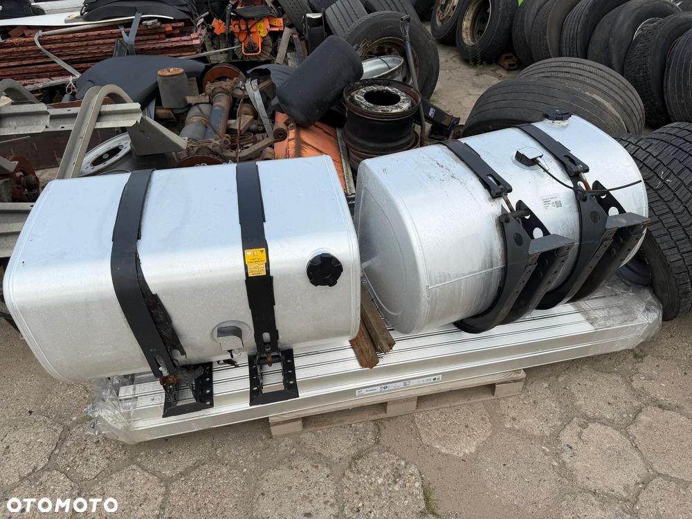 Volvo FH 500 ALUFELGI / HYDRAULIKA HYVA DWUOBWODOWA / TYLKO 577 153 KM PRZEBIEGU / ŁADNE OPONY / KSENONY / LED / BARDZO ŁADNY STAN / 3 SZTUKI !! - 40