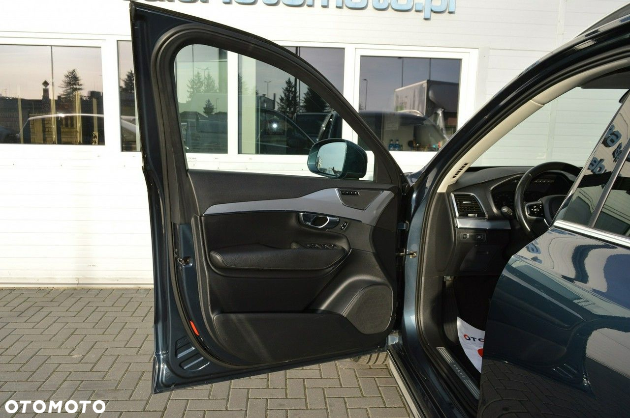 Volvo XC 90 D5 AWD Momentum - 34