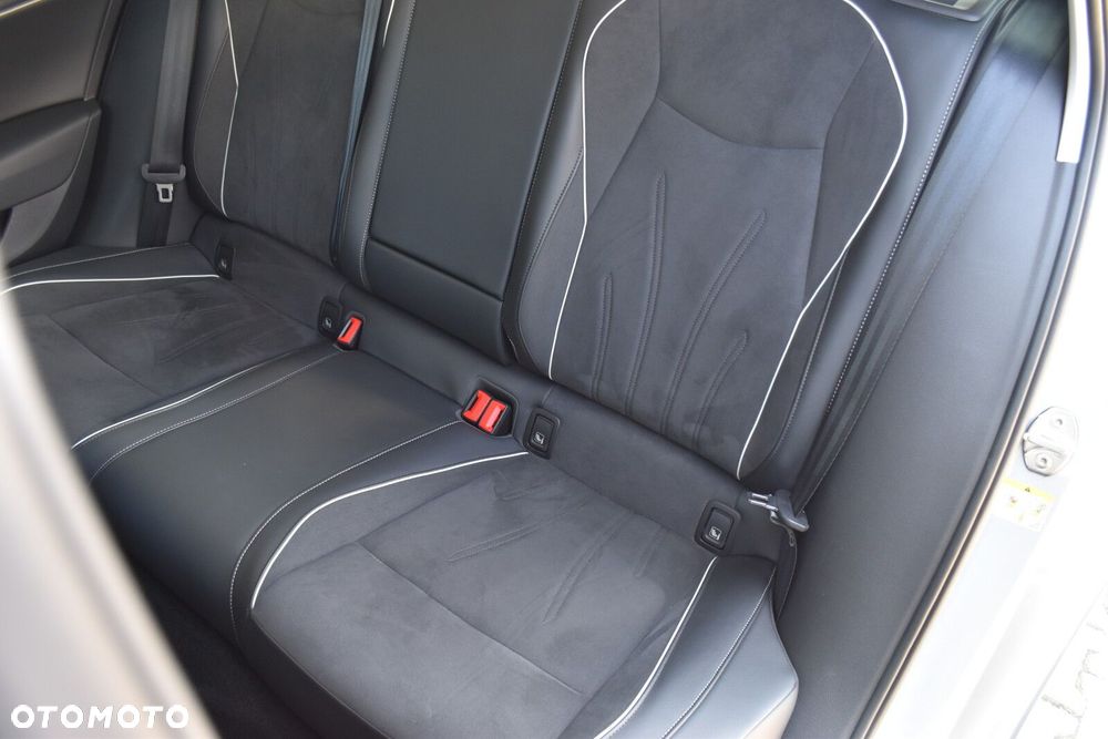 Volkswagen Passat - 31