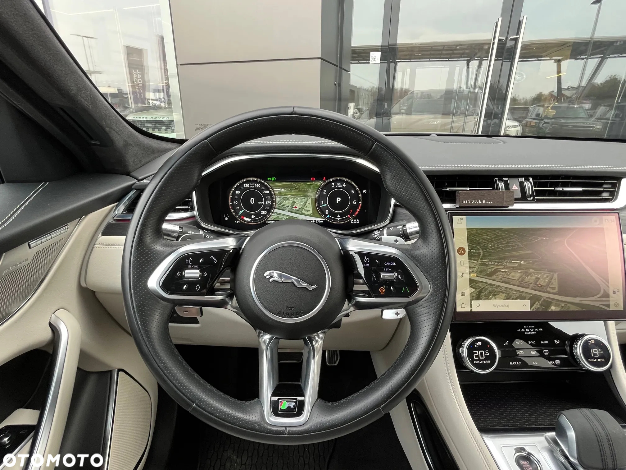 Jaguar F-Pace - 18
