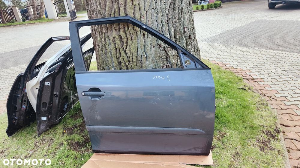 FABIA II DRZWI PRAWE PRZEDNIE