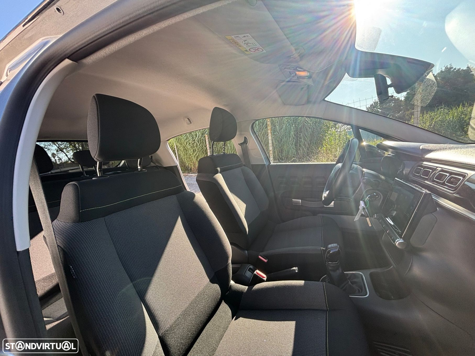 Citroën C3 1.2 PureTech Shine - 24