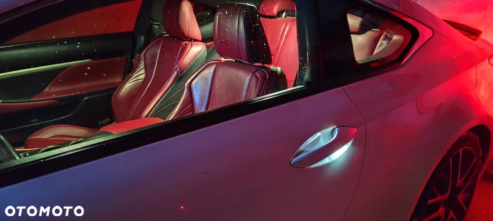 Lexus RC 200t / 300 F Sport - 30